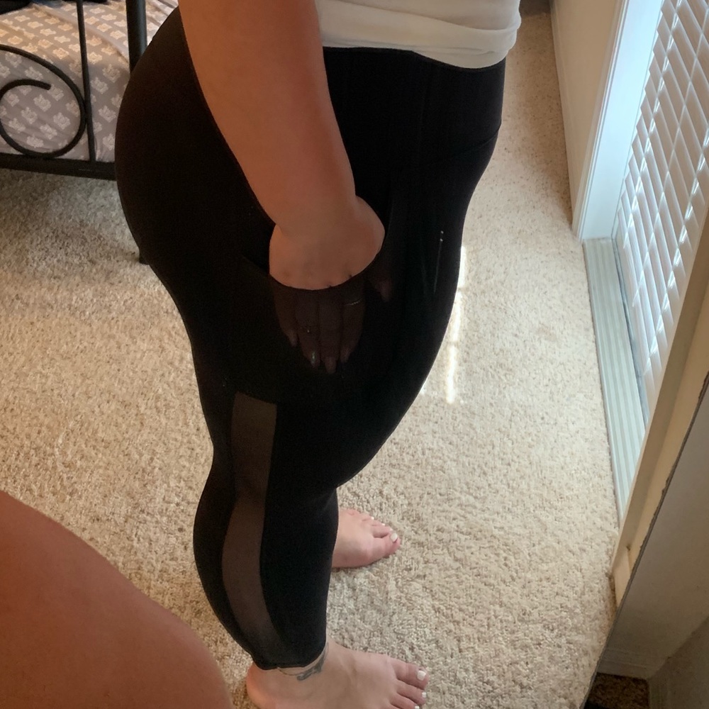 LG Victoria Secret Knockout Capri With Mesh